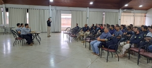 PRF de Dourados presta homenagem a policiais civis