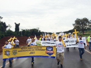 SINPRF-MS participa de manifestação na Ponte da Amizade, em Foz do Iguaçu