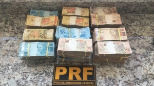 PRF apreende em Eldorado/MS R$295 mil em fundo falso de veiculo
