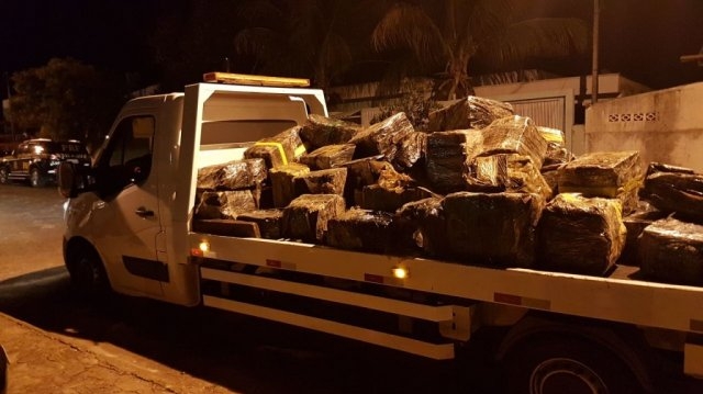 PRF apreende 3,2 toneladas de maconha em carga de plástico