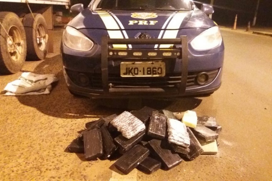 PRF apreende em Água Clara/MS 58 kg de cocaína escondidos em carga de mudança