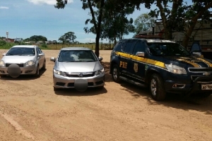 Após tentativa de fuga PRF recupera veículo roubado e prendeu o batedor